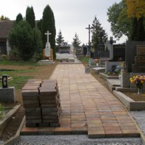 Hřbitov chodník 08