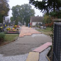 Hřbitov chodník 08